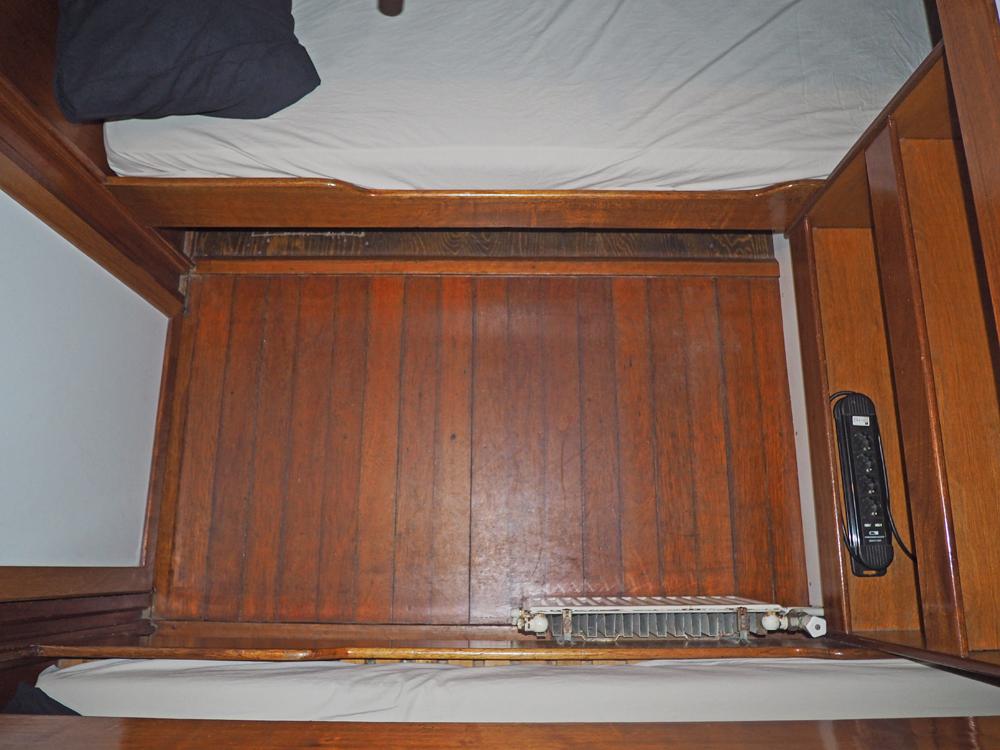 Cabin en avant, H&eacute;bergements